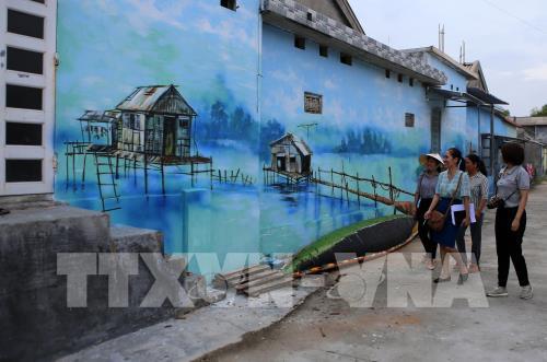 Làng chài Ngư Mỹ Thạnh hút khách từ những bức bích hoạ