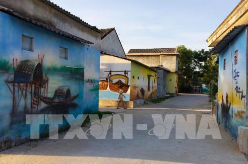 Làng chài Ngư Mỹ Thạnh hút khách từ những bức bích hoạ