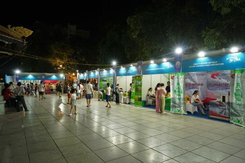 Người dân Hà Nội đón thu tại  Vietnam Airlines Festa 2019