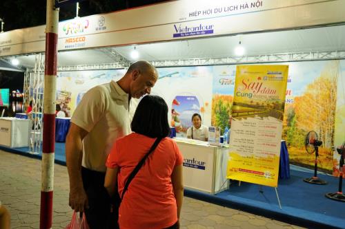 Người dân Hà Nội đón thu tại  Vietnam Airlines Festa 2019