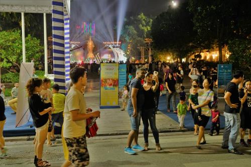 Người dân Hà Nội đón thu tại  Vietnam Airlines Festa 2019