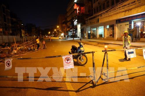 Phân luồng giao thông phố Quốc Tử Giám phục vụ thi công ga ngầm đường sắt đô thị