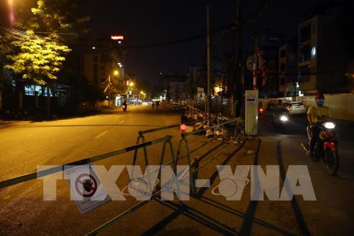 Phân luồng giao thông phố Quốc Tử Giám phục vụ thi công ga ngầm đường sắt đô thị