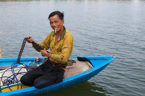 Ngâm mình nơi ngã ba sông bắt vẹm