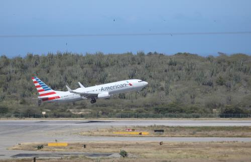 Lợi nhuận quý III của American Airlines tăng gấp đôi nhờ nhu cầu đi lại tăng cao