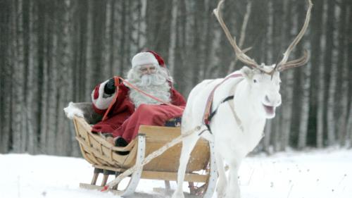 Santa Claus chính thức hành trình dài vạc đá quý mang lại trẻ nhỏ từng thế giới