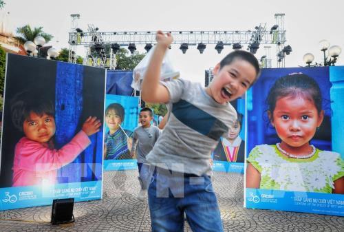 Thắp sáng nụ cười Việt Nam