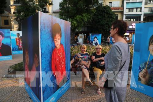 Thắp sáng nụ cười Việt Nam