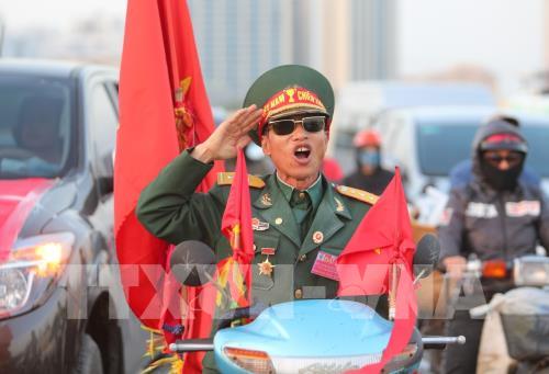 Cổ động viên "tiếp lửa" trước trận Việt Nam - Thái Lan