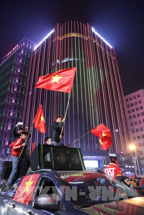 Việt Nam ăn mừng HCV SEA Games lịch sử của đội tuyển bóng đá nam