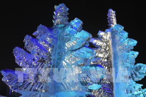 Chiêm ngưỡng những kiệt tác băng độc đáo của Siberia