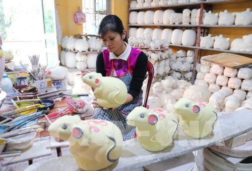 Ra lò loạt sản phẩm Kỳ Linh Canh Tý làng gốm Bát Tràng