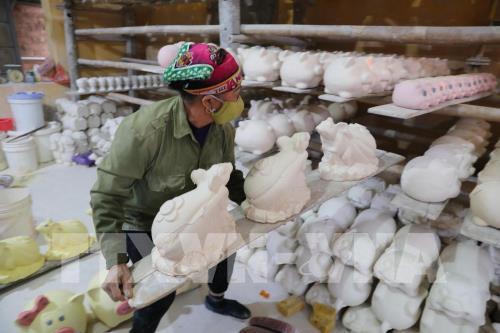 Ra lò loạt sản phẩm Kỳ Linh Canh Tý làng gốm Bát Tràng