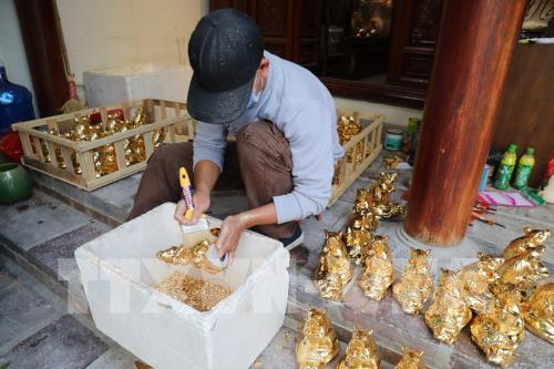 Ra lò loạt sản phẩm Kỳ Linh Canh Tý làng gốm Bát Tràng