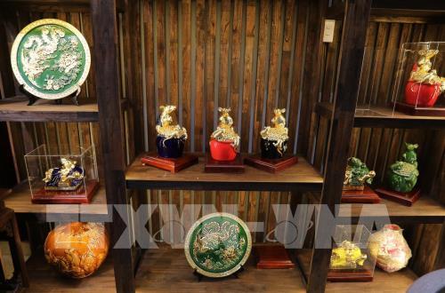 Ra lò loạt sản phẩm Kỳ Linh Canh Tý làng gốm Bát Tràng