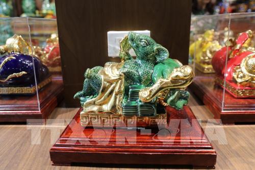 Ra lò loạt sản phẩm Kỳ Linh Canh Tý làng gốm Bát Tràng