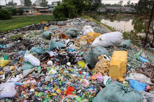 Ủy ban Thường vụ Quốc hội đề xuất thu phí chất thải rắn sinh hoạt theo khối lượng