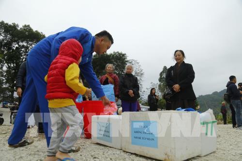 Thả cá chép ngày ông Táo - nét đẹp văn hóa của người Việt
