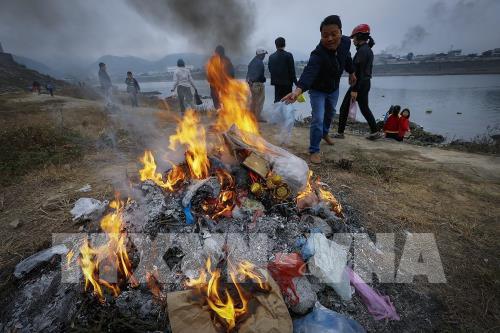 Thả cá chép ngày ông Táo - nét đẹp văn hóa của người Việt