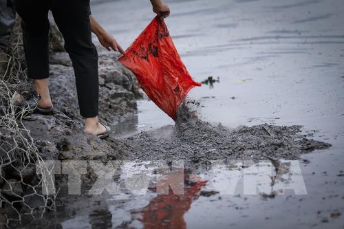 Thả cá chép ngày ông Táo - nét đẹp văn hóa của người Việt