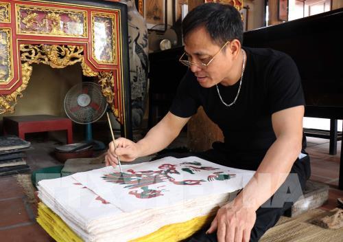 Người dân khắp nơi tìm về Đông Hồ mua tranh linh vật năm Canh Tý