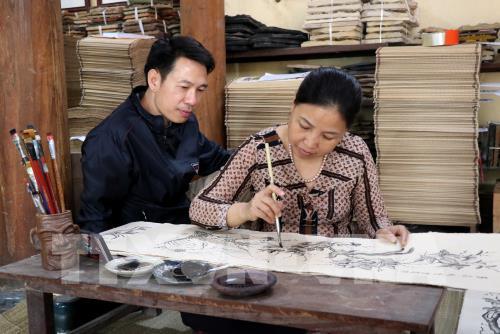 Người dân khắp nơi tìm về Đông Hồ mua tranh linh vật năm Canh Tý