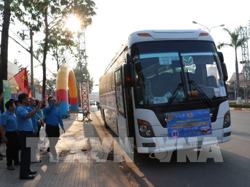 Ấm áp những chuyến xe nghĩa tình