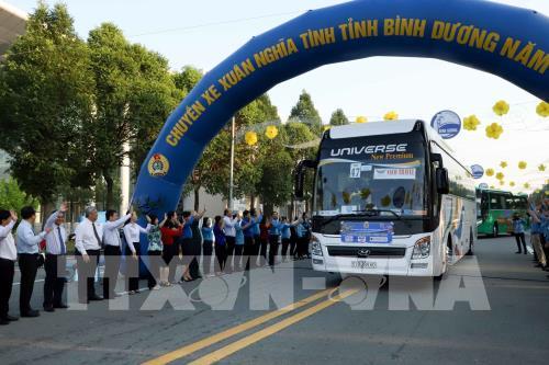 Ấm áp những chuyến xe nghĩa tình