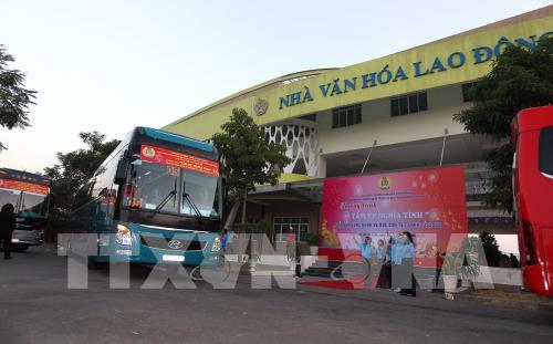 Ấm áp những chuyến xe nghĩa tình