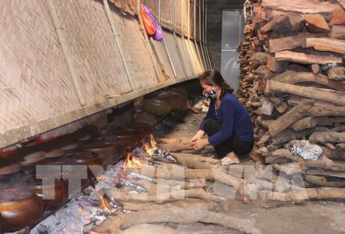 Làng Nhân Hậu kho cá ngày giáp Tết