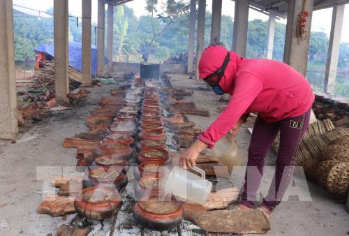 Làng Nhân Hậu kho cá ngày giáp Tết