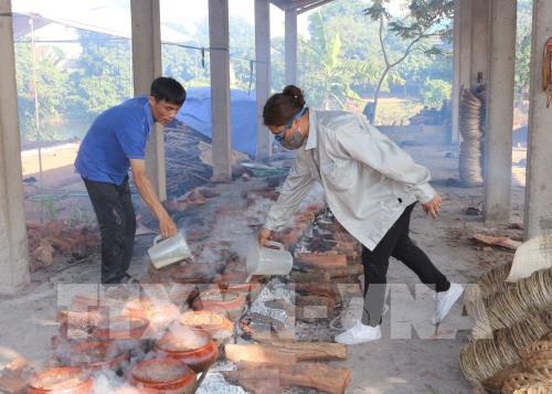 Làng Nhân Hậu kho cá ngày giáp Tết