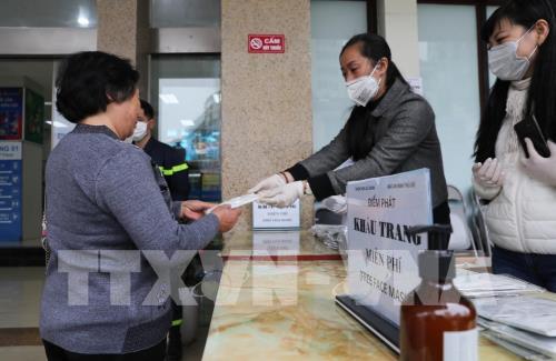 Hà Nội chung tay phát khẩu trang miễn phí cho người dân