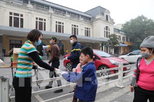 Hà Nội chung tay phát khẩu trang miễn phí cho người dân