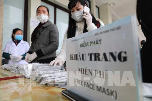 Hà Nội chung tay phát khẩu trang miễn phí cho người dân