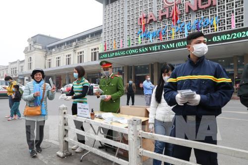 Hà Nội chung tay phát khẩu trang miễn phí cho người dân