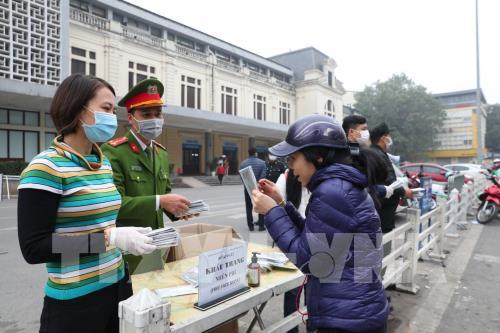 Hà Nội chung tay phát khẩu trang miễn phí cho người dân