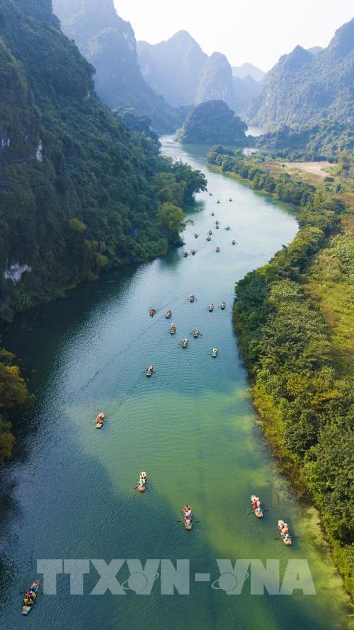 Du lịch Việt Nam: Ngắm non nước hữu tình Tràng An khi vào xuân