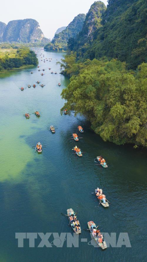 Du lịch Việt Nam: Ngắm non nước hữu tình Tràng An khi vào xuân