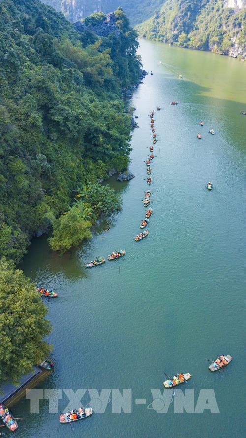 Du lịch Việt Nam: Ngắm non nước hữu tình Tràng An khi vào xuân