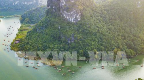 Du lịch Việt Nam: Ngắm non nước hữu tình Tràng An khi vào xuân