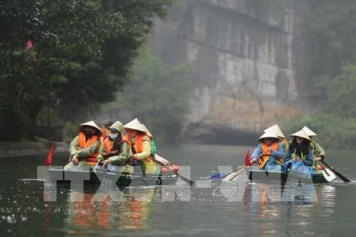 Du lịch Việt Nam: Ngắm non nước hữu tình Tràng An khi vào xuân