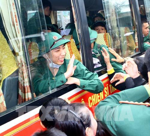 Xúc động hình ảnh tiễn tân binh lên đường nhập ngũ