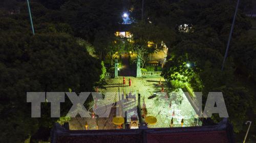 Vẻ đẹp cổ kính của khu di tích cố đô Hoa Lư về đêm