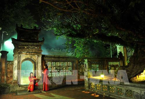 Vẻ đẹp cổ kính của khu di tích cố đô Hoa Lư về đêm