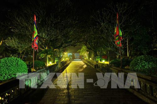 Vẻ đẹp cổ kính của khu di tích cố đô Hoa Lư về đêm