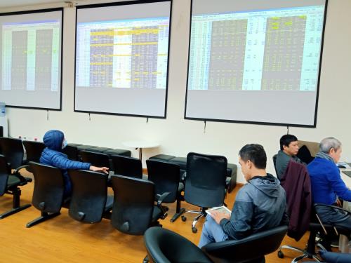 Chứng khoán sáng 13/12: Tâm điểm dòng cổ phiếu bất động sản