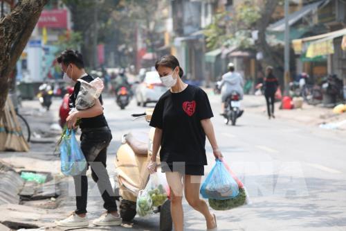 Cuộc sống người dân phố Trúc Bạch ngày đầu cách ly