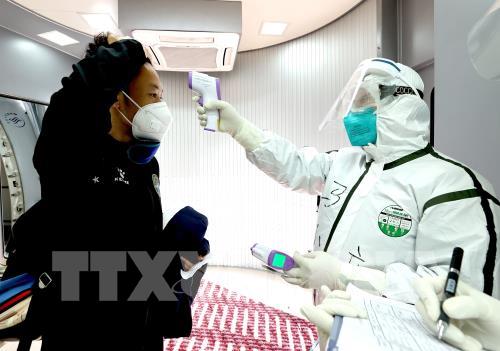 Dịch COVID-19: Trung Quốc tạm dừng nhập cảnh với người nước ngoài 