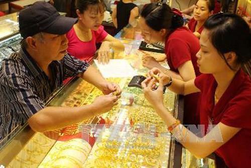 Giá vàng trong nước sáng 24/3 tăng mạnh, rút ngắn chênh lệch với thế giới